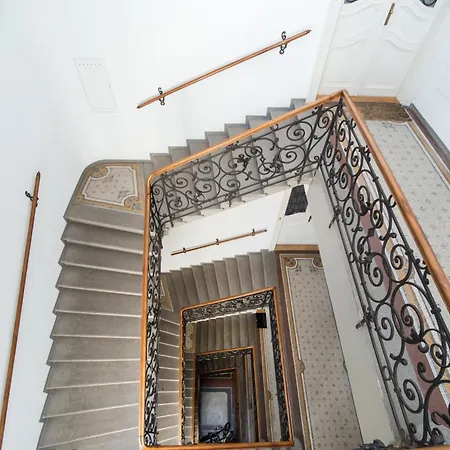 Spacious Two-bedroom In Old Town Appartamento *