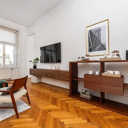 Spacious Two-bedroom In Old Town * Prague