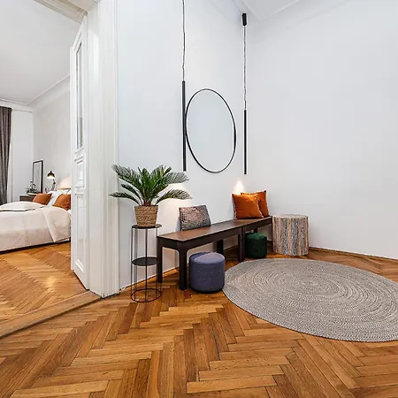Spacious Two-bedroom In Old Town