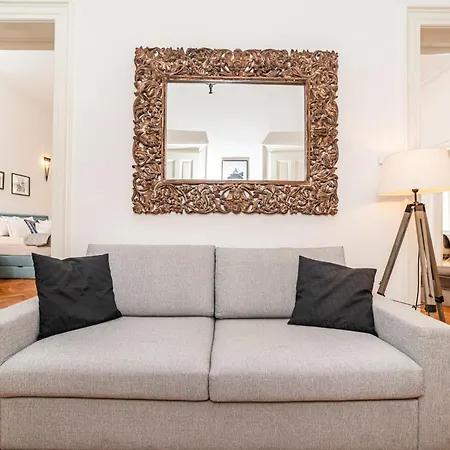 Appartamento Spacious Two-bedroom In Old Town *