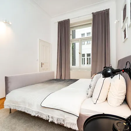 Spacious Two-bedroom In Old Town