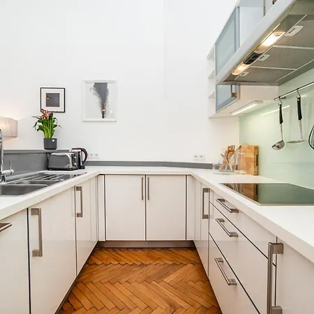 Spacious Two-bedroom In Old Town Appartamento Praga