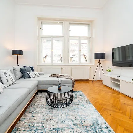 Spacious Two-bedroom In Old Town * Prague