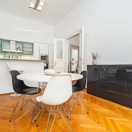 Spacious Two-bedroom In Old Town * Prague