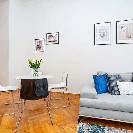 Appartement Spacious Two-bedroom In Old Town *
