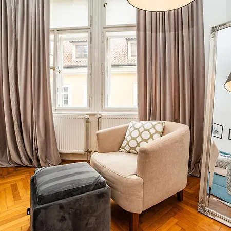 Spacious Two-bedroom In Old Town Appartamento Praga