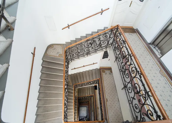 Spacious Two-bedroom In Old Town Apartament *