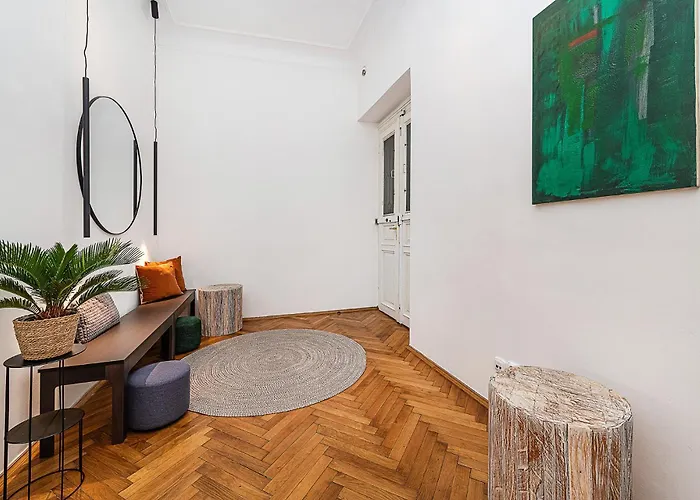 Spacious Two-bedroom In Old Town Apartament Praga