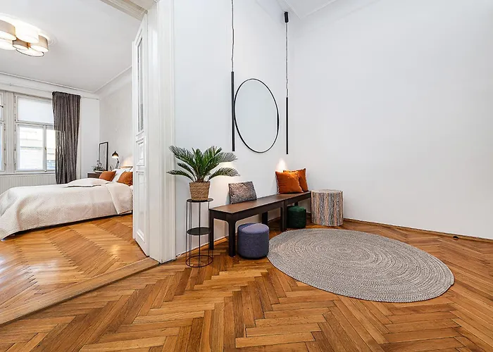 Spacious Two-bedroom In Old Town