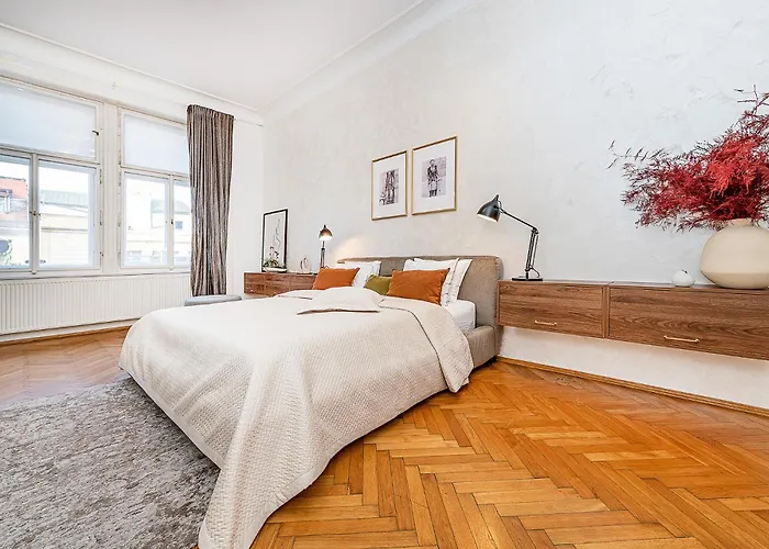 Spacious Two-bedroom In Old Town *