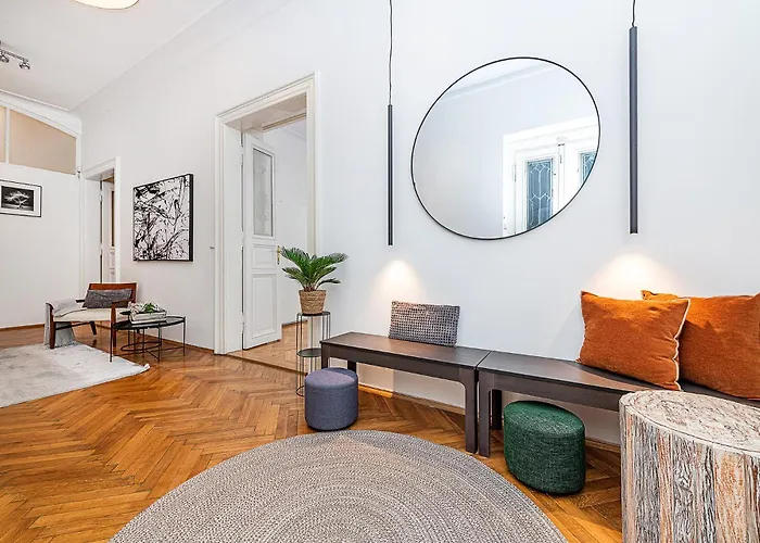 Spacious Two-bedroom In Old Town