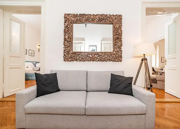 Apartament Spacious Two-bedroom In Old Town *