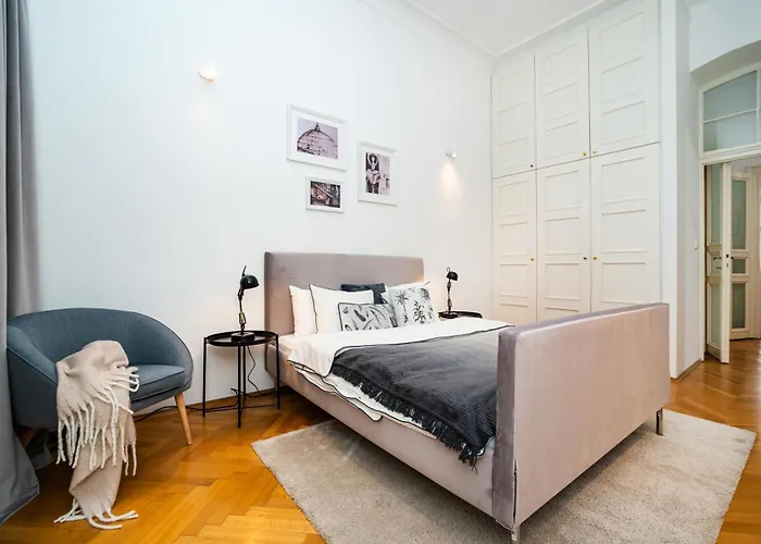 Spacious Two-bedroom In Old Town * Praga