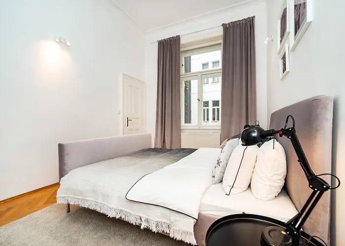 Spacious Two-bedroom In Old Town