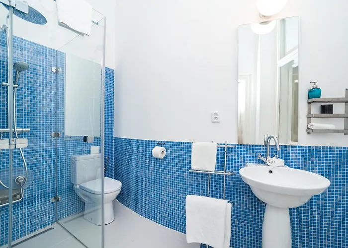 Spacious Two-bedroom In Old Town Apartament *