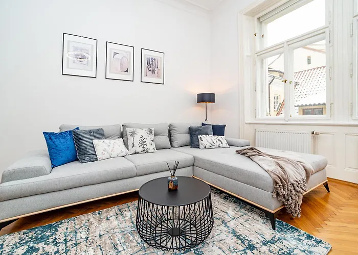 Spacious Two-bedroom In Old Town