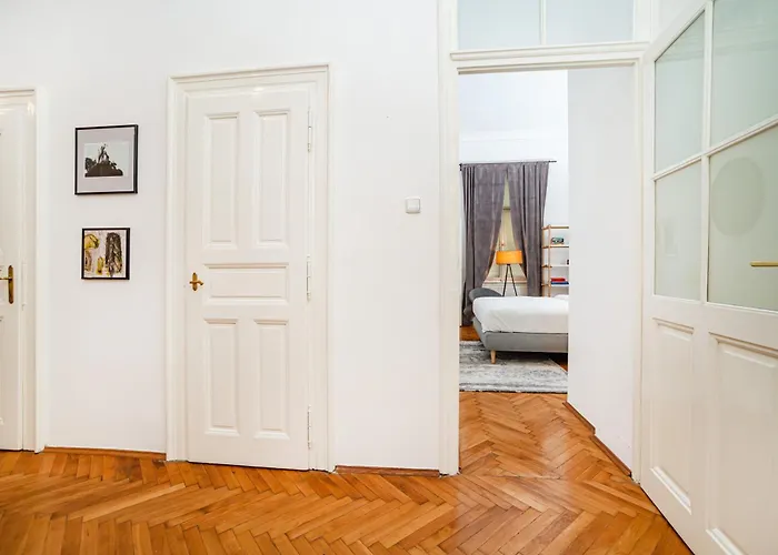 Apartament Spacious Two-bedroom In Old Town Praga