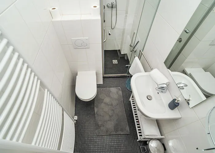 Spacious Two-bedroom In Old Town Apartament Praga