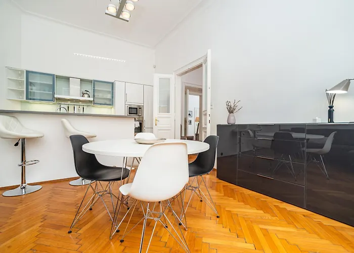 Spacious Two-bedroom In Old Town * Praga