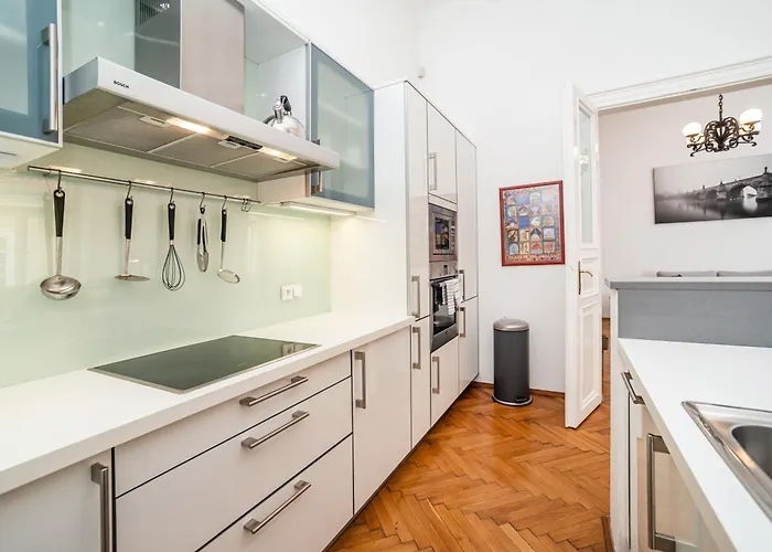 Spacious Two-bedroom In Old Town Apartament Praga
