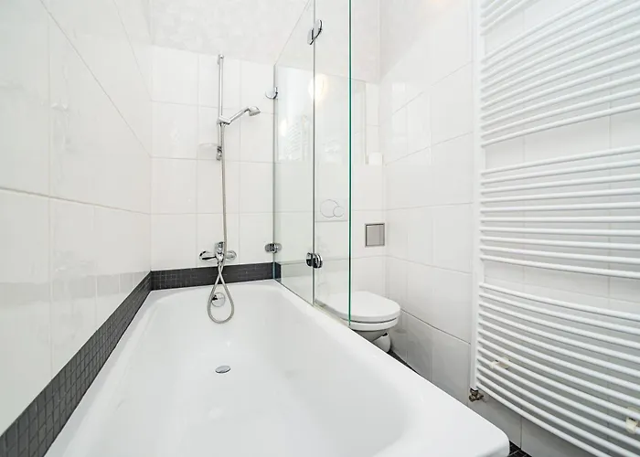 Spacious Two-bedroom In Old Town Praga