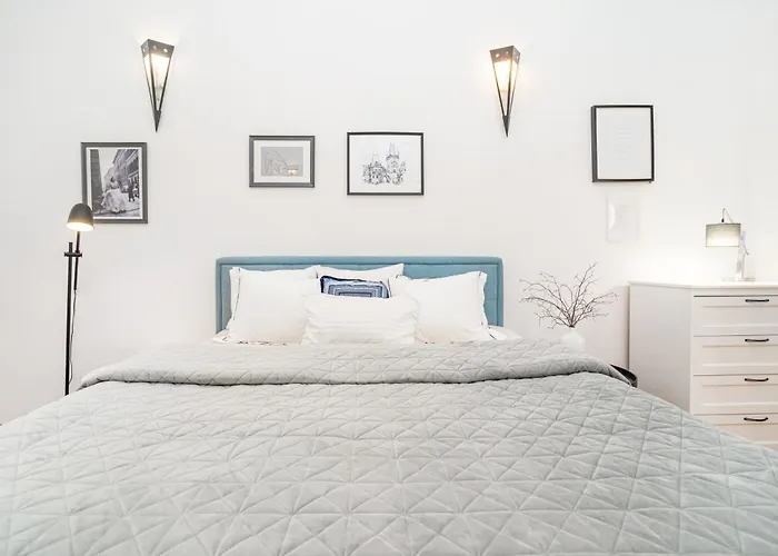 Spacious Two-bedroom In Old Town