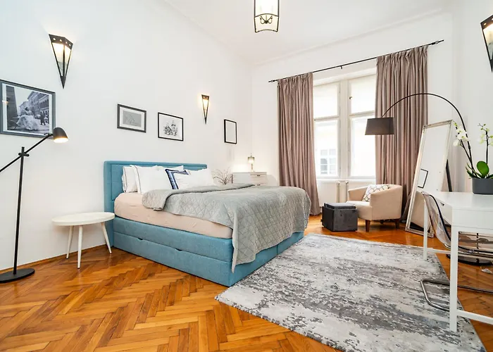 Spacious Two-bedroom In Old Town
