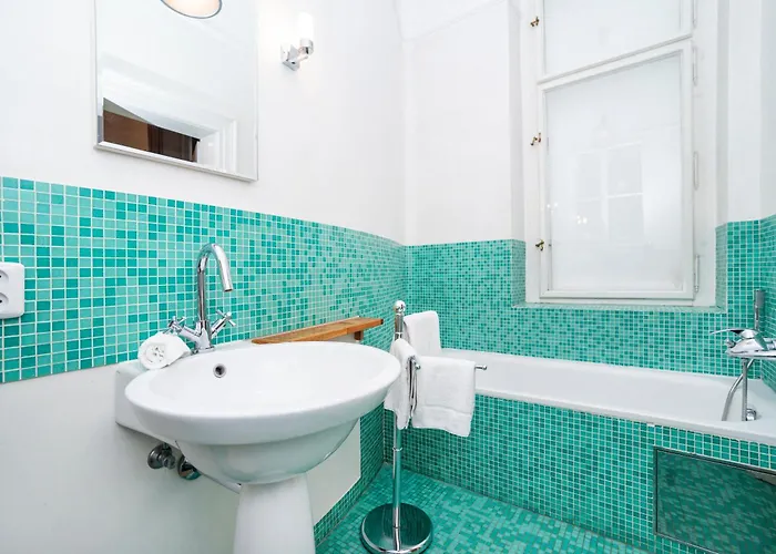 Spacious Two-bedroom In Old Town