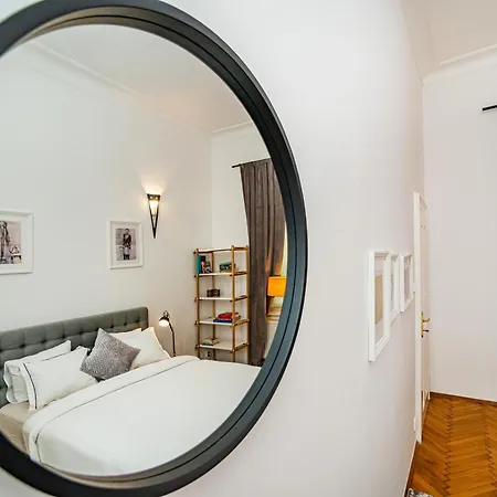 Spacious Two-bedroom In Old Town *