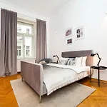 Spacious Two-bedroom In Old Town *