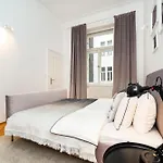 Spacious Two-bedroom In Old Town