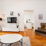 Spacious Two-bedroom In Old Town Apartman Prága