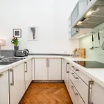Spacious Two-bedroom In Old Town Apartman Prága