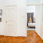 Apartman Spacious Two-bedroom In Old Town Prága