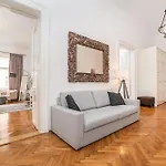 Spacious Two-bedroom In Old Town Prága