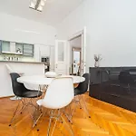 Spacious Two-bedroom In Old Town * Prága