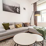 Apartman Spacious Two-bedroom In Old Town *