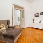Spacious Two-bedroom In Old Town *