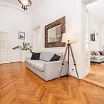 Spacious Two-bedroom In Old Town * Prága