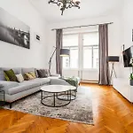 Apartman Spacious Two-bedroom In Old Town *