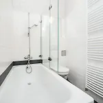Spacious Two-bedroom In Old Town Prága