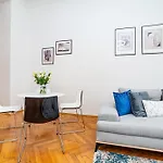 Apartman Spacious Two-bedroom In Old Town *