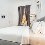 Spacious Two-bedroom In Old Town Prága