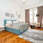 Spacious Two-bedroom In Old Town