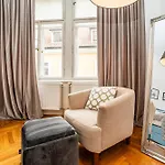 Spacious Two-bedroom In Old Town Apartman Prága