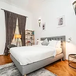 Spacious Two-bedroom In Old Town *
