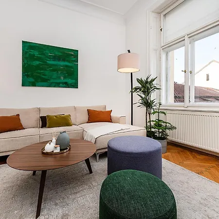 Spacious Two-bedroom In Old Town Appartamento