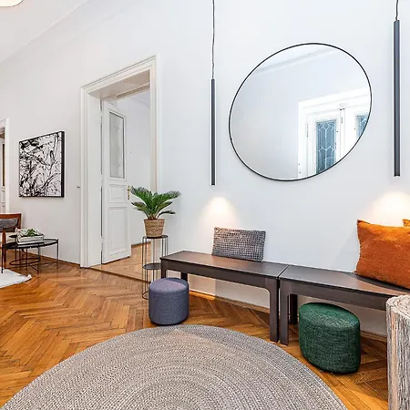 Spacious Two-bedroom In Old Town