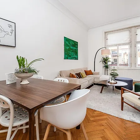 Apartament Spacious Two-bedroom In Old Town