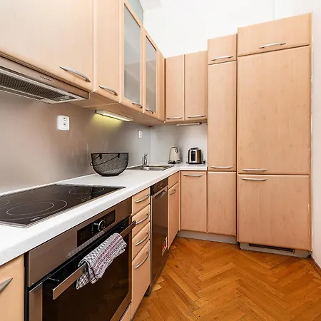 Apartament Spacious Two-bedroom In Old Town Praga